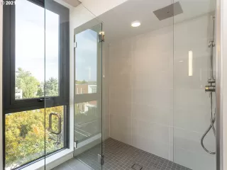 Photo #5: 21423540 Listing