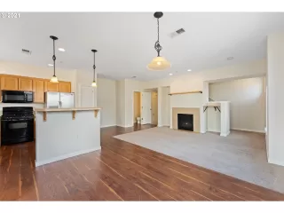 Photo #4: 21423748 Listing