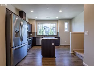 Photo #5: 21423993 Listing 