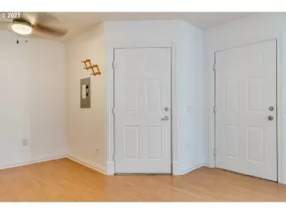 Photo #5: 21424122 Listing