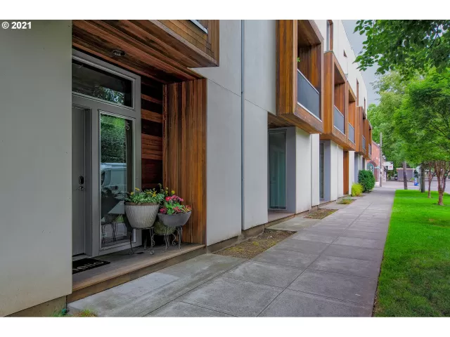 MLS: 21424552 Condo For Sale