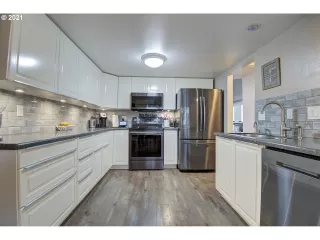 Photo #5: 21424687 Listing 