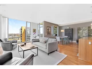 Photo #5: 21424921 Listing