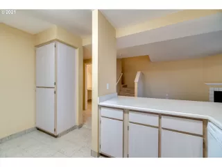 Photo #5: 21425752 Listing