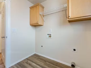 Photo #2: 21425912 Listing