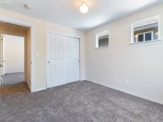 Photo #4: 21425912 Listing