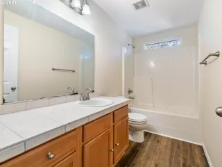 Photo #5: 21425912 Listing