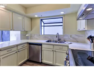 Photo #5: 21427013 Listing