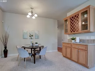 Photo #5: 21427471 Listing