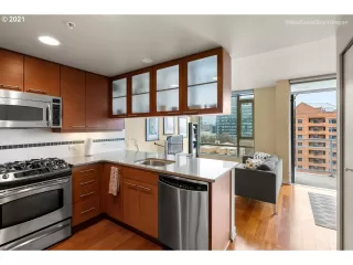 Photo #4: 21427892 Listing