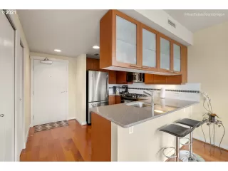 Photo #6: 21427892 Listing