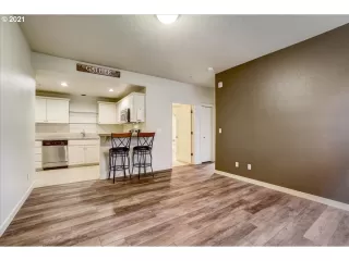 Photo #5: 21428524 Listing 