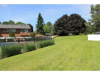 Photo #5: 21430624 Listing