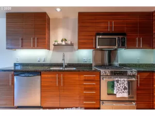 Photo #4: 21430778 Listing