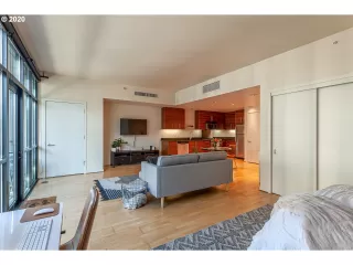 Photo #6: 21430778 Listing