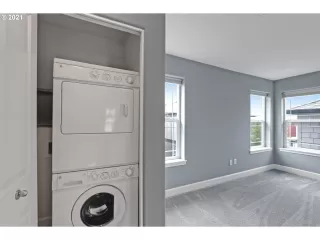 Photo #5: 21430960 Listing