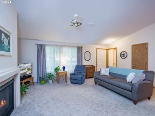 Photo #6: 21431413 Listing