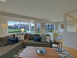 Photo #4: 21431742 Listing