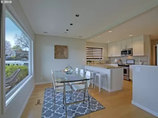 Photo #5: 21431742 Listing