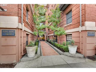 Photo #1: 21431770 Listing