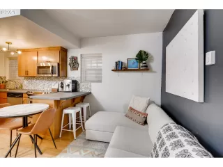 Photo #3: 21431770 Listing