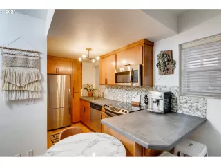 Photo #5: 21431770 Listing