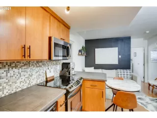 Photo #6: 21431770 Listing