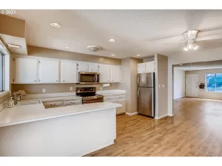 Photo #2: 21431841 Listing