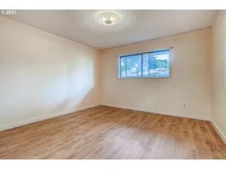 Photo #4: 21431841 Listing