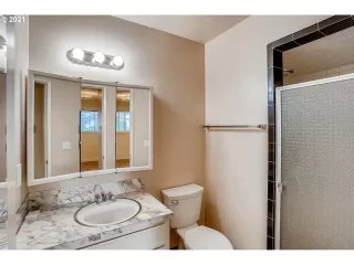 Photo #5: 21431841 Listing