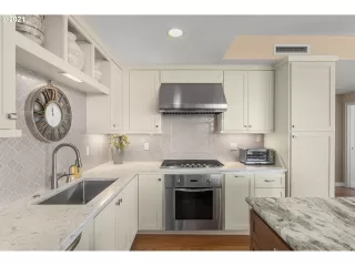 Photo #6: 21431947 Listing 
