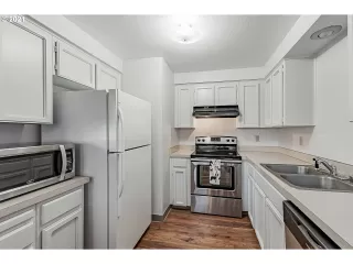 Photo #3: 21431950 Listing