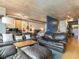 Photo #3: 21432103 Listing