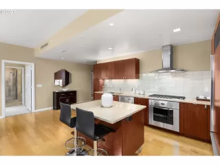 Photo #6: 21432541 Listing 