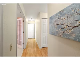 Photo #4: 21434197 Listing