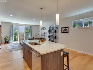 Photo #2: 21434509 Listing