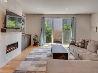 Photo #5: 21434509 Listing