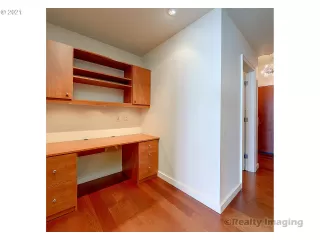 Photo #5: 21434725 Listing