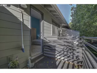 Photo #4: 21434797 Listing