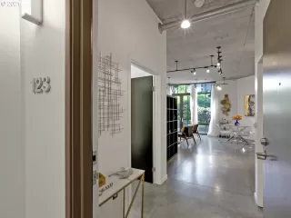 Photo #1: 21435079 Listing