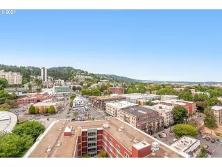 Photo #4: 21435569 Listing