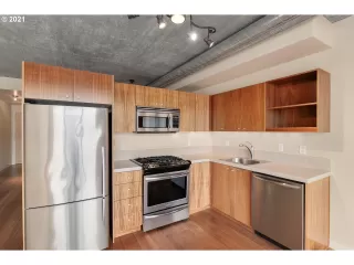 Photo #6: 21435569 Listing