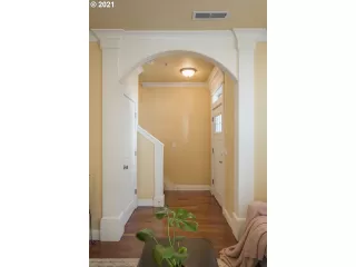 Photo #4: 21435815 Listing