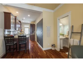 Photo #5: 21435815 Listing