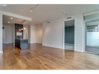 Photo #6: 21436644 Listing