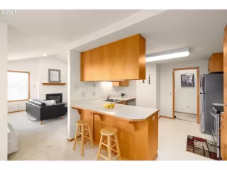 Photo #2: 21436764 Listing