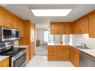 Photo #3: 21436764 Listing