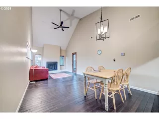 Photo #5: 21436839 Listing