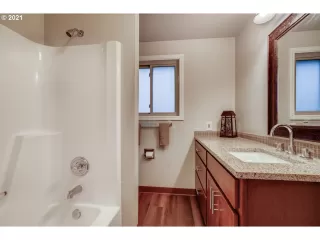 Photo #5: 21437046 Listing