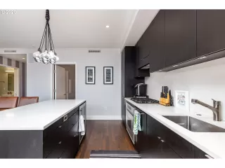 Photo #6: 21437275 Listing